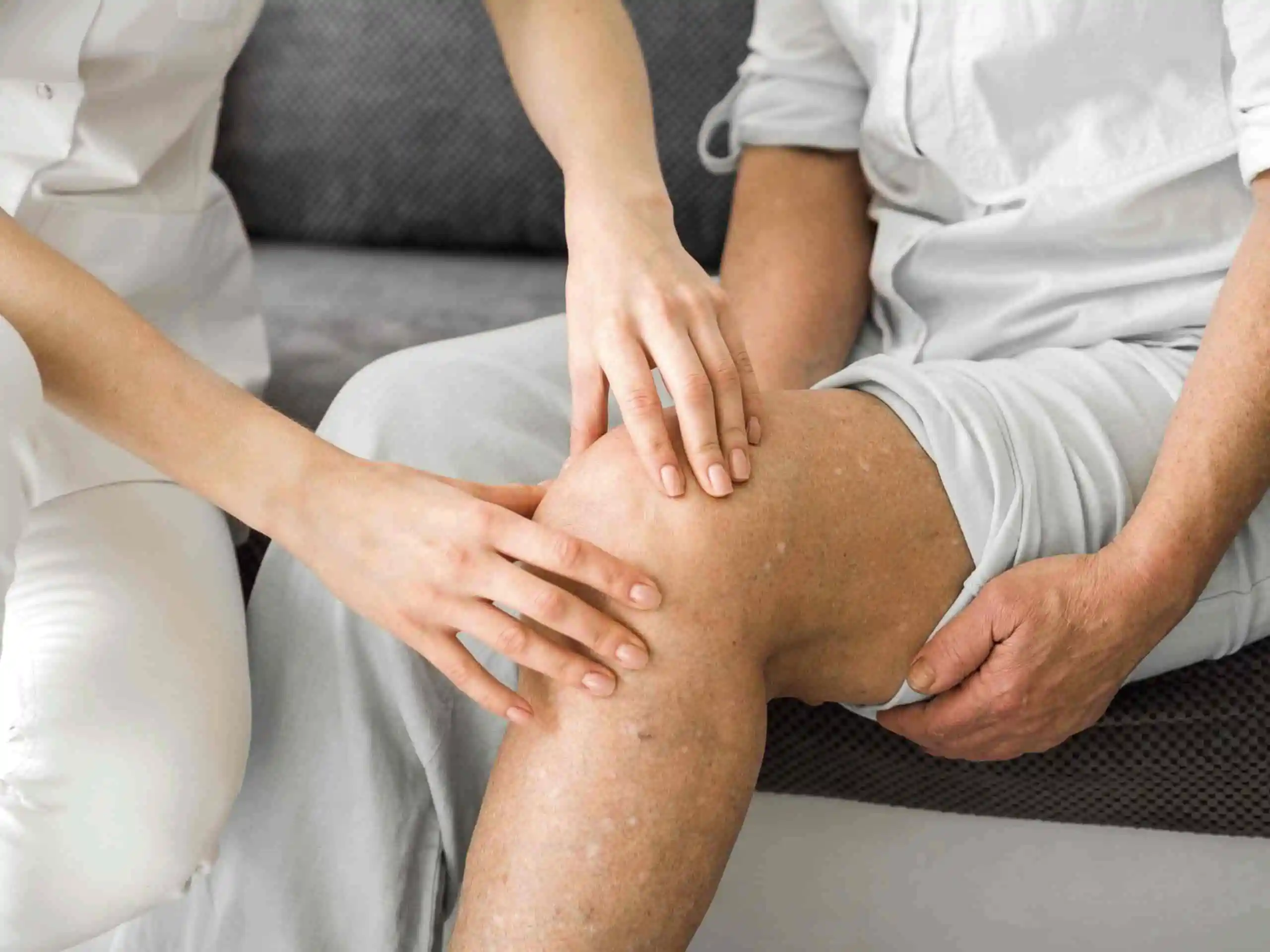 علاج طبيعي منزلي للركبة بالرياض مع أخصائيين مؤهلين لعلاج الألم والخشونة